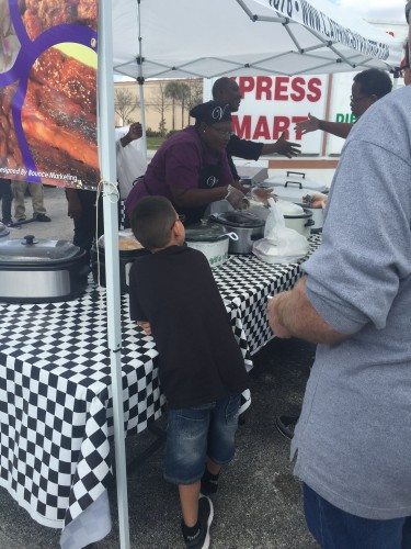 Violettes Serving Food