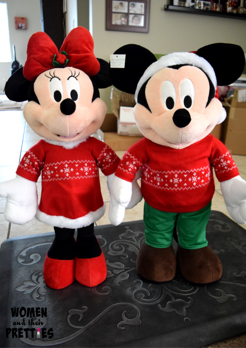 Mickey and Minnie Holiday Greeters (1)