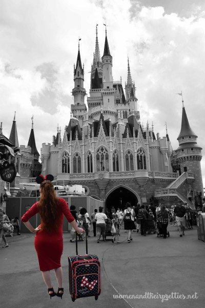 Disney LUggage Minnie Mouse in Front of Castle