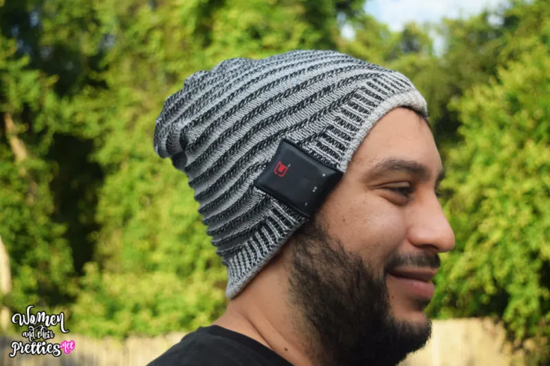 The Caseco Bluetooth Beanie has built in speakers that allow you to listen to your favorite music in comfort and style!