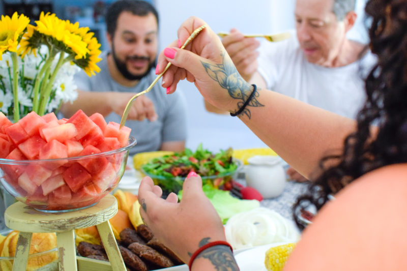 How to throw a produce potluck party this summer