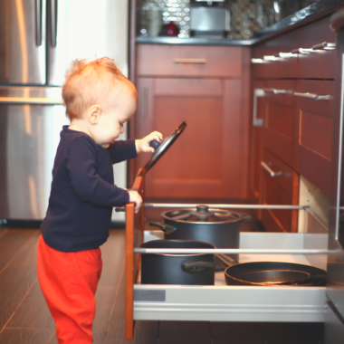 In this room by room guide, I'll give you detailed tips for how to succeed a toddler proofing your home. This is a full guide to make every room safe!