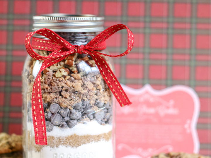 DIY Toffee Pecan Cookies in a Jar