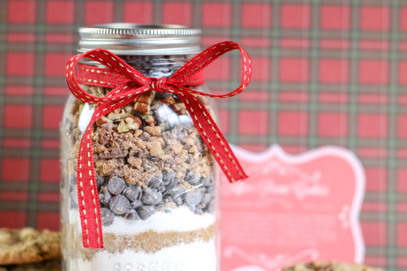 DIY Toffee Pecan Cookies in a Jar