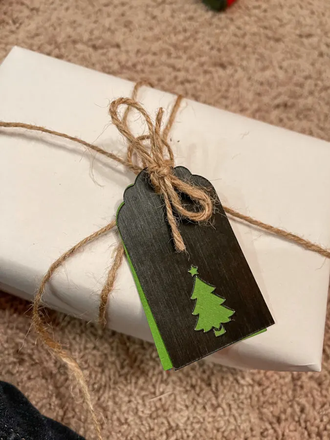 DIY Christmas Gift Tags with Cricut