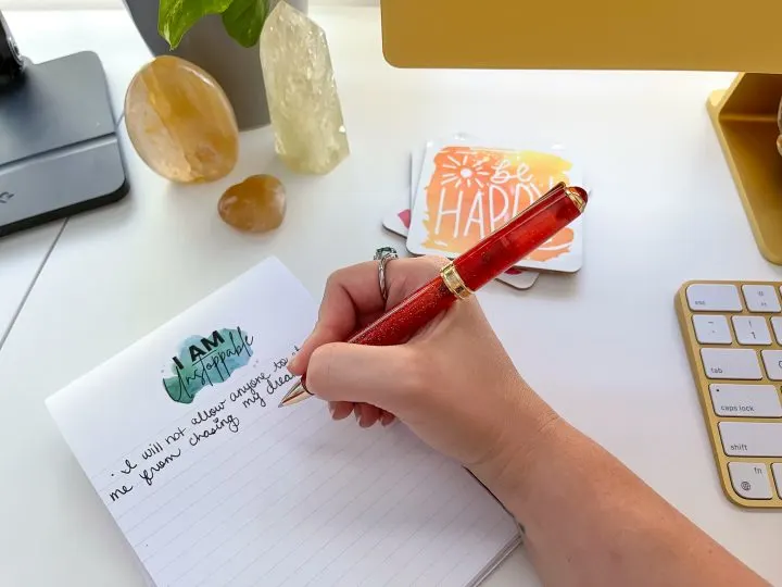 Red and Fold Pen for Business Women