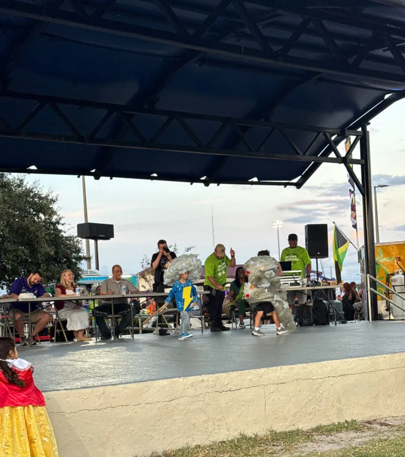 1st place costume contest winners