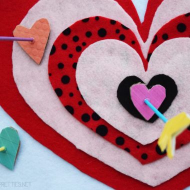 Cupid's Shot At Love DIY Valentine's Day Game – with free scoreboard printable! #ValentinesDay #DIY