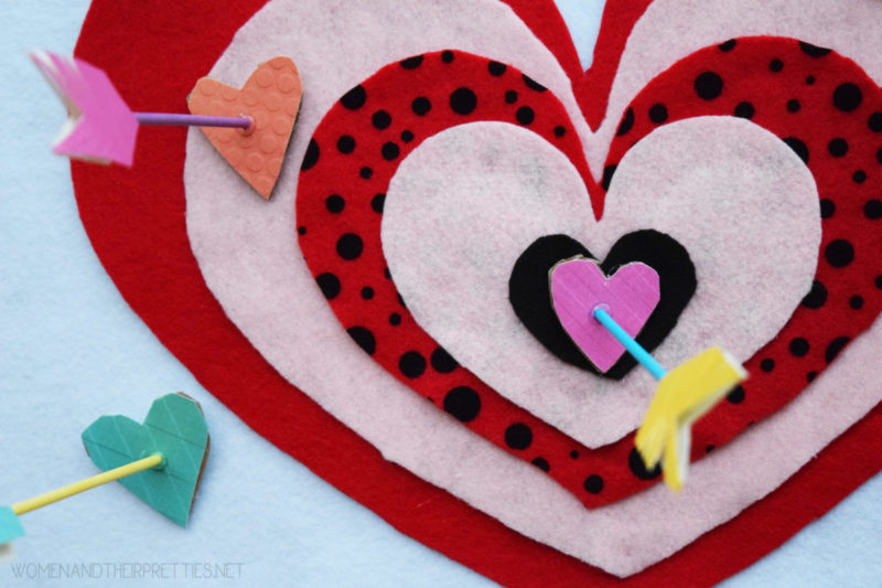 Cupid's Shot At Love DIY Valentine's Day Game – with free scoreboard printable! #ValentinesDay #DIY