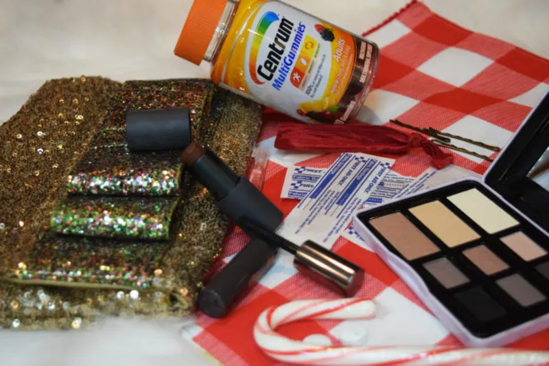 A DIY Survival Kit for Last Minute Events – Plus a free Survival Kit Checklist (for ladies on-the-go)