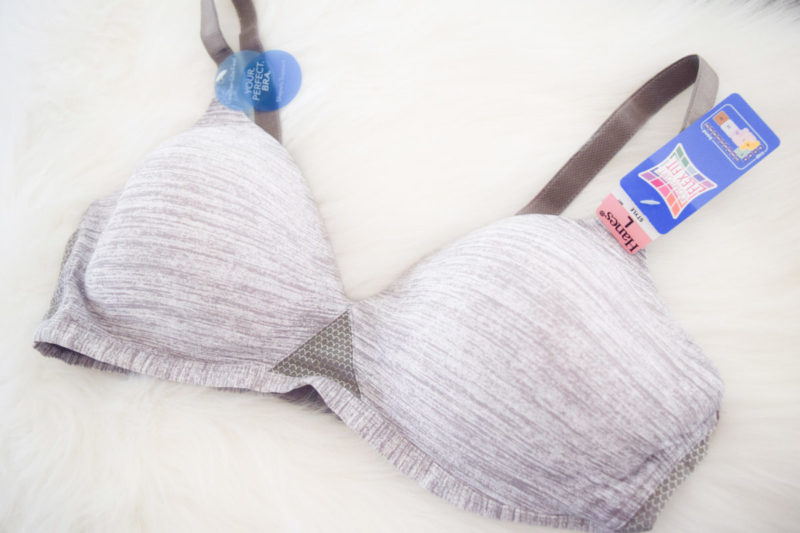 In my Hanes Oh So Light Bra Review. I'll tell you all about how this affordable, wireless bra gives the support of a Full Coverage, lift of a Push Up, and the weight of a Bralette. This is the bra that doesn't feel like a bra and I'll tell you why.