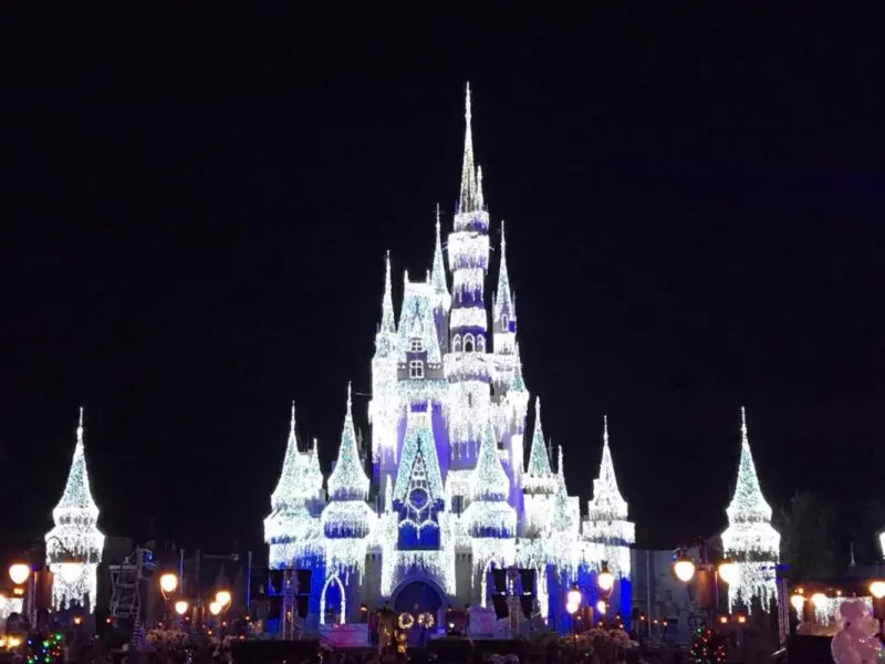 Why adults are flocking to Mickey's Very Merry Christmas Party || #DisneyHolidays #VeryMerry