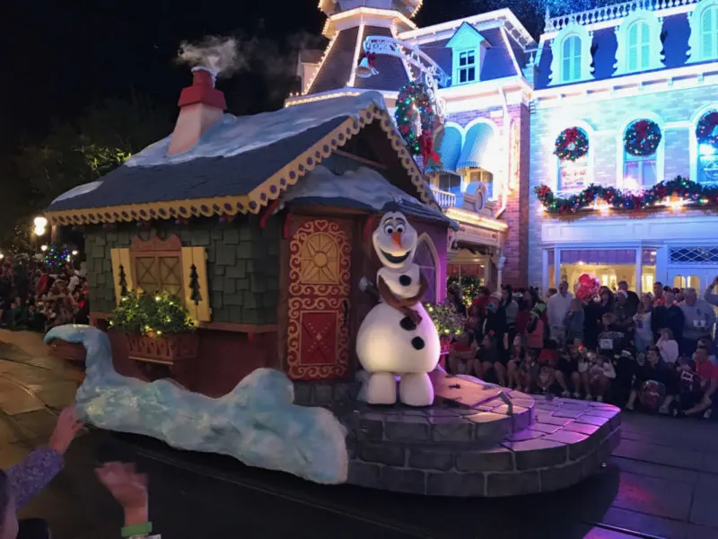 Why adults are flocking to Mickey's Very Merry Christmas Party || #DisneyHolidays #VeryMerry