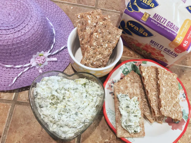 The easiest Spinach Artichoke Dip you'll ever make (with a wholesome & delicious pairing) #BarillaPlus